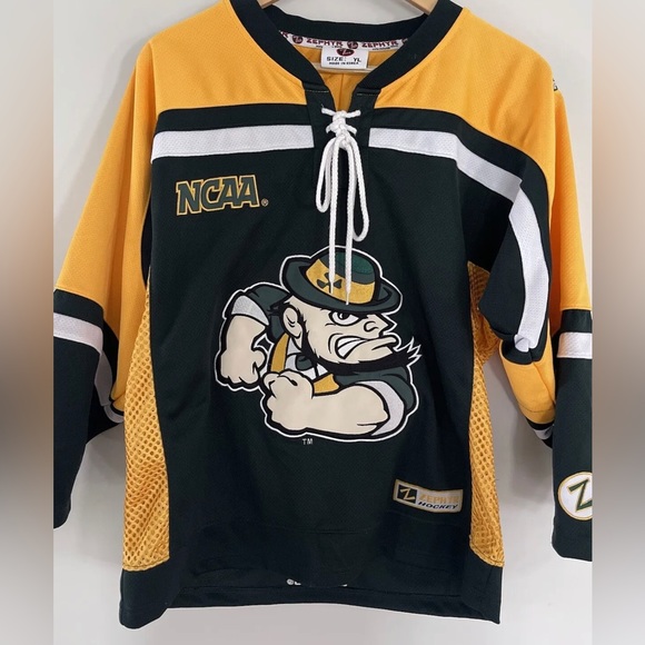 Notre Dame YOUTH Hockey Jersey. Gently Used. Size Youth Large - Picture 1 of 10
